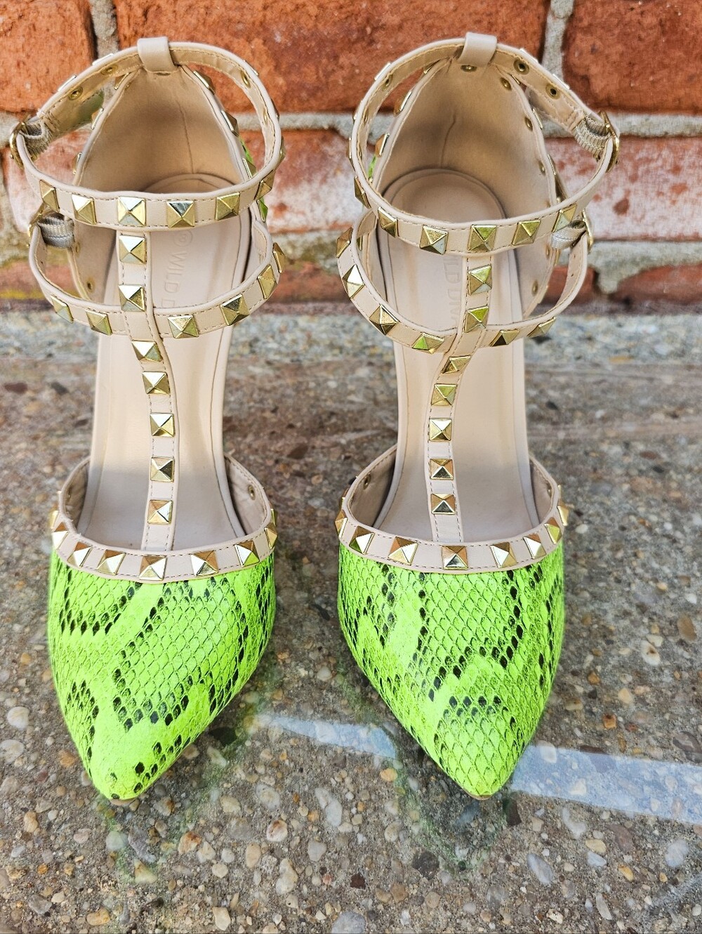 Wild Diva Neon Green Snake Print Studded Heels Size 8 Pointed Toe T Strap